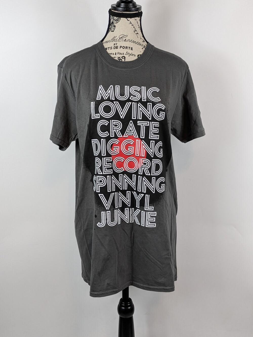 Pyramid Womens Medium T-Shirt Vinyl Junkie Graphic Gray Short Sleeve Music Tee